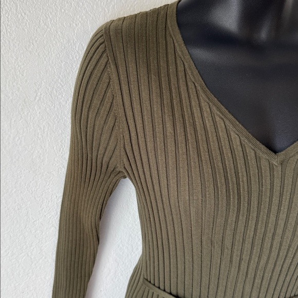 🆕 Quince Ribbed Sweater Dress - Picture 3 of 8